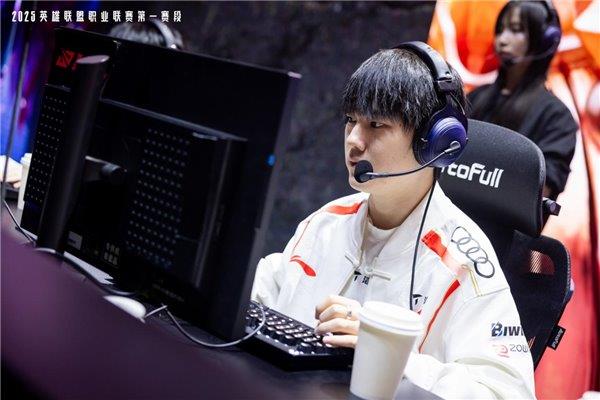 026年英雄联盟职业联赛 为玩家带来超凡体验开元ky棋牌无畏竞巅峰！傲风携手2025-2(图1)